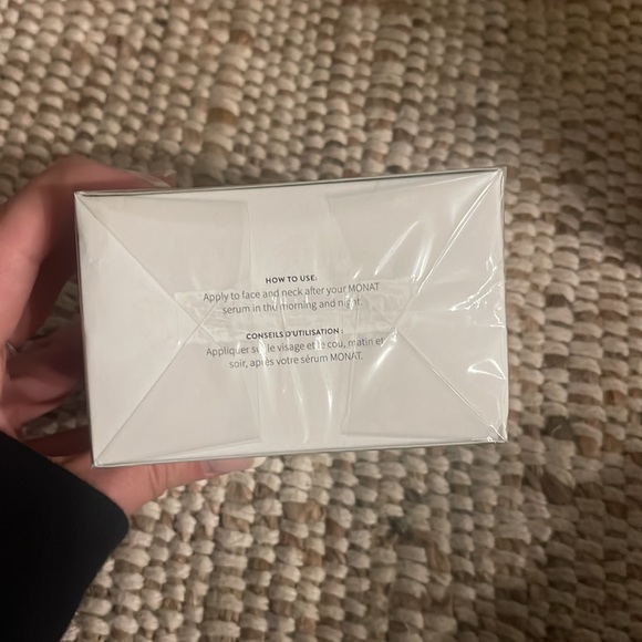 NEW MONAT BE PURIFIED OIL FREE MOISTURIZER WITH HYALURONIC ACID + NIACINAMIDE - Picture 3 of 8